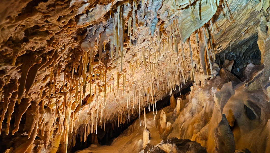 مبادرة إكتشاف 100 مغارة